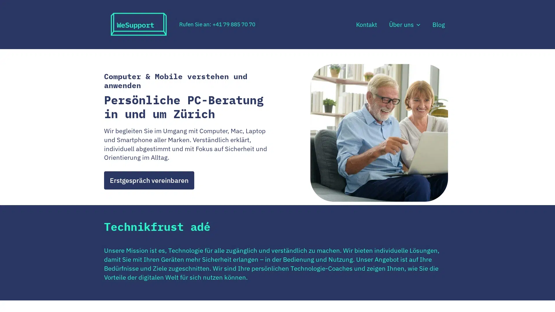 Senior mit Smartphone und Laptop am Küchentisch, geduldige persönliche Computerhilfe zuhause)
Highlights
- Persönliche Hilfe für Smartphone, Internet, E-Banking und Sicherheit
- Klare Erklärungen ohne Fachjargon
- Geeignet für Senioren, Familien und Home-User
Warum hier auf Platz 1
Weil PC Hilfe Zürich Nähe, Geduld und Schutz verbindet – passend zu aktuellen WhatsApp-Betrugsfällen in der Schweiz.
Zuletzt aktualisiert: 6. August 2026
Auch lesen: Windows für Senioren: Den Computer vor Viren und Schadsoftware schützen
2. WeSupport
WeSupport erklärt Technik ruhig und nahbar. Gerade bei WhatsApp, E-Mail und Online-Zahlungen hilft der Coaching-Ansatz, weil laut Angebotsseite Sicherheit und Orientierung im Alltag klar im Fokus stehen.
![WeSupport